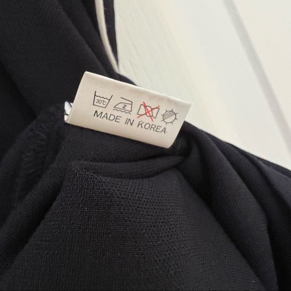 🆕NWOT Pixie Market Maxime Off the shoulder navy shirt - Picture 7 of 7